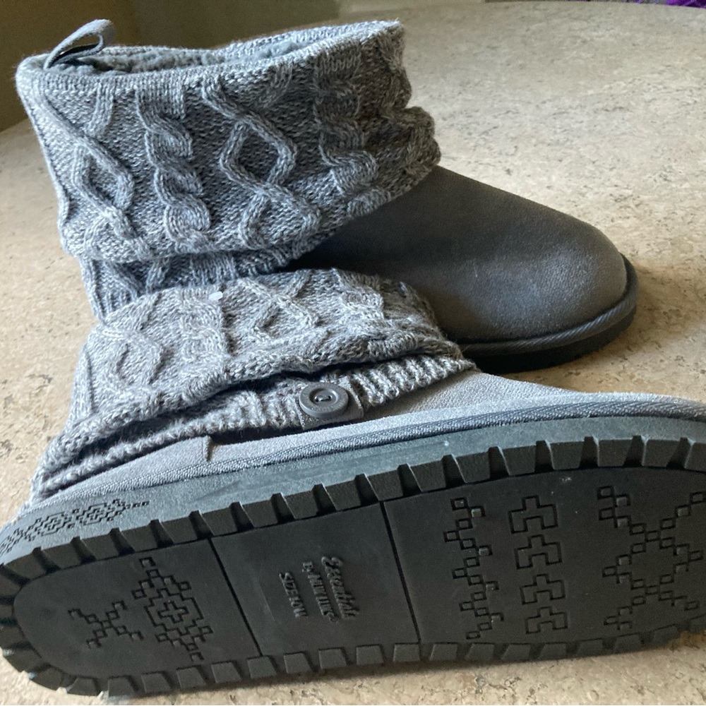 Cozy Gray Knit Cuff Women's Boot - Picture 3 of 4